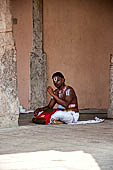 The great Chola temples of Tamil Nadu - The Sri Ranganatha Temple of Srirangam. Pilgrims visiting the temple. 